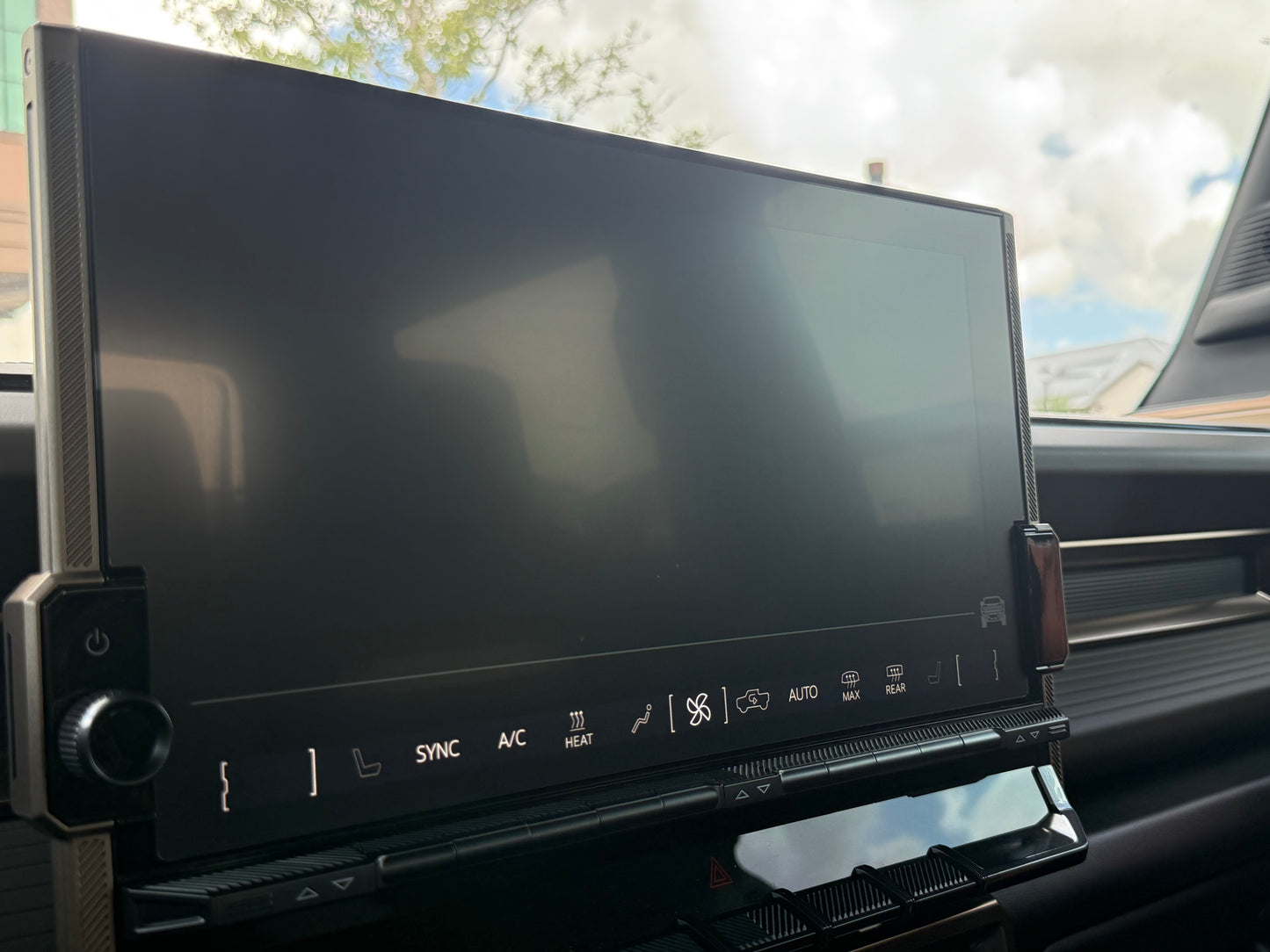 2022+ GMC HUMMER EV 13.4" MATTE SCREEN PROTECTOR