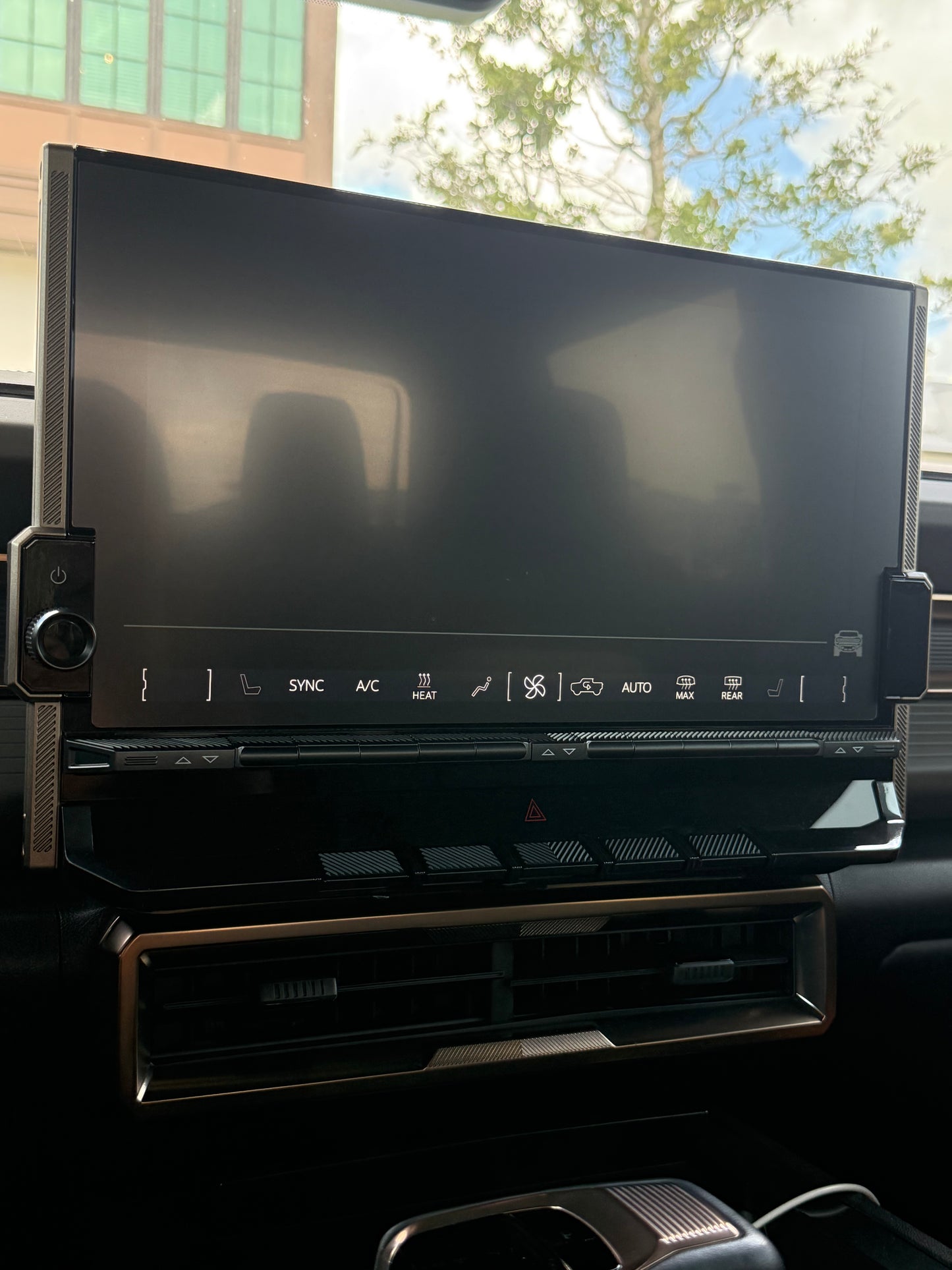 2022+ GMC HUMMER EV 13.4" MATTE SCREEN PROTECTOR